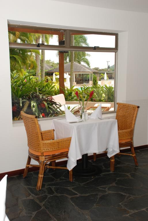 阿尔塔米拉星级酒店 Ibagué 外观 照片 A table set for two