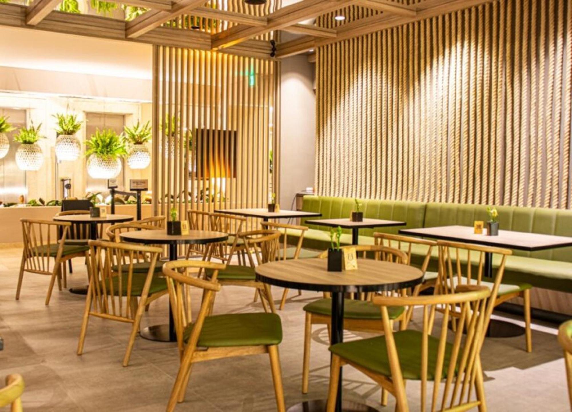 阿尔塔米拉星级酒店 Ibagué 外观 照片 Interior of a typical Starbucks in China